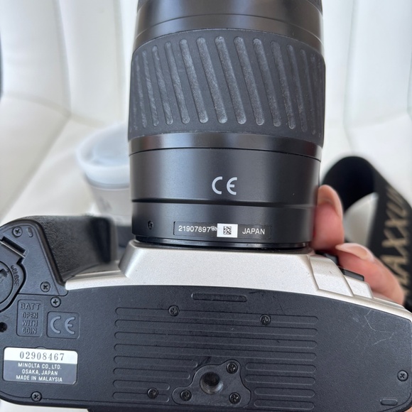 Vintage Minolta QTSI Maxxum 35 mm Film Camera with 70-210 & 35-80 AF Zoom Lens - Picture 12 of 17